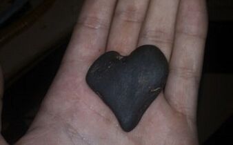 heart-shaped stone like the talisman of good fortune